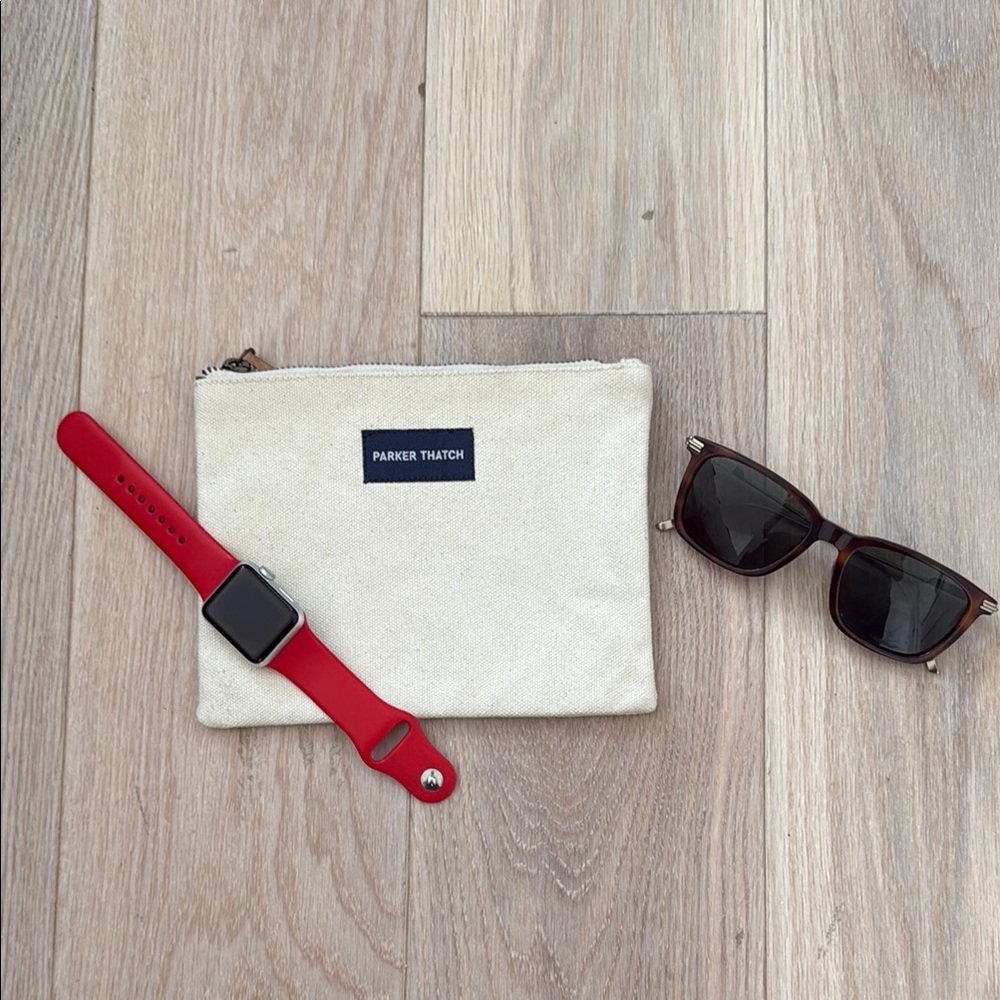 Parker Thatch
Cream Bag with Elegant Design and Versatile Use